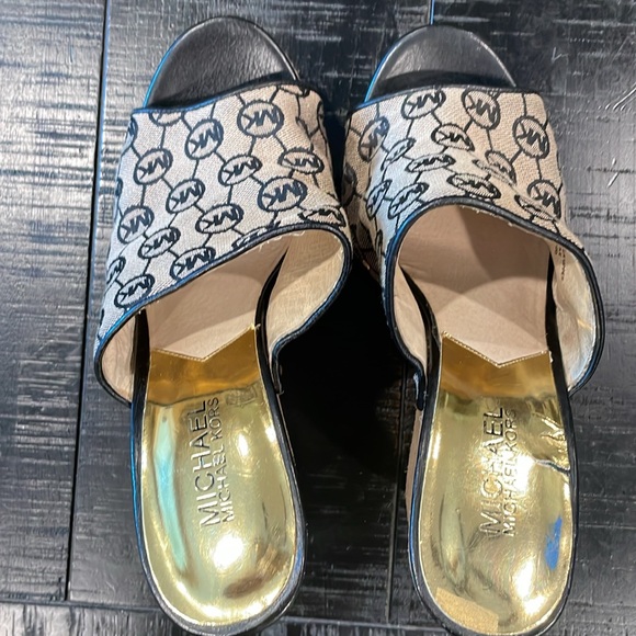 Michael Kors wedges in excellent condition only worn twice - Picture 2 of 8